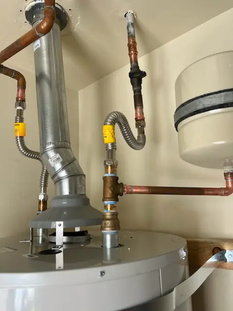 Water heater installation and plumbing repair in Pinecrest